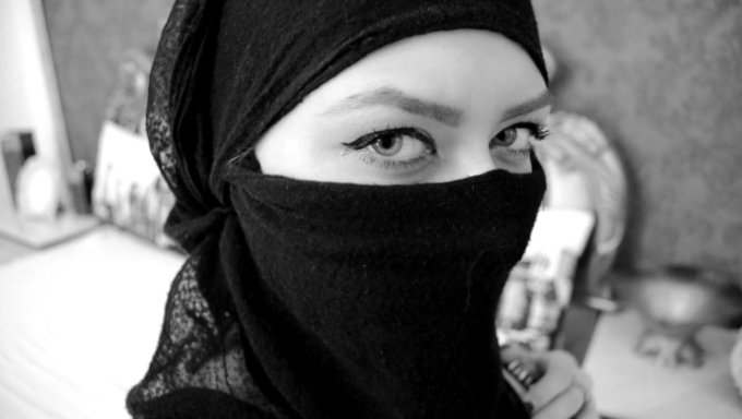 Arabische Femdom-Königin Dominiert In Bdsm-Video