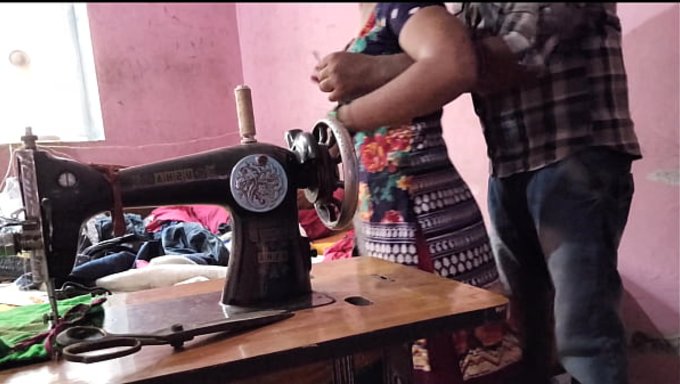 Eine Heiße Desi-Bhabhi Wird Beim Nähen Mit Ihrer Nadel Ordentlich Durchgefickt.