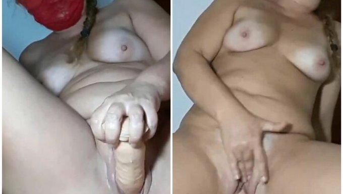 Amateur-Exhibitionistin Wird Von Einem Dildo Erregt