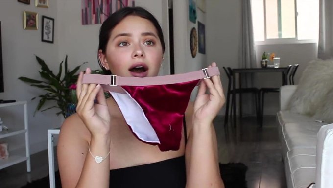 Eine Zusammenstellung Von Bikinis, Die Von Jüdischen Frauen Getragen Wurden