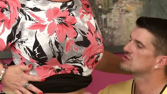 Die Verbotene Fantasie Eines Neffen Erwacht Mit Seiner Abenteuerlustigen Tante Zum Leben
