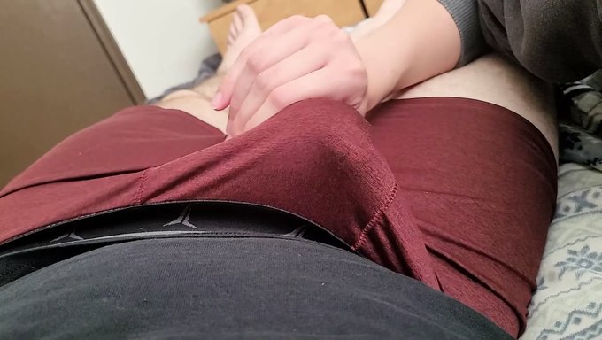 Retro-Amerikanischer Porno Zeigt Teenager, Wie Er Seinen Schwanz Neckt Und Beißt